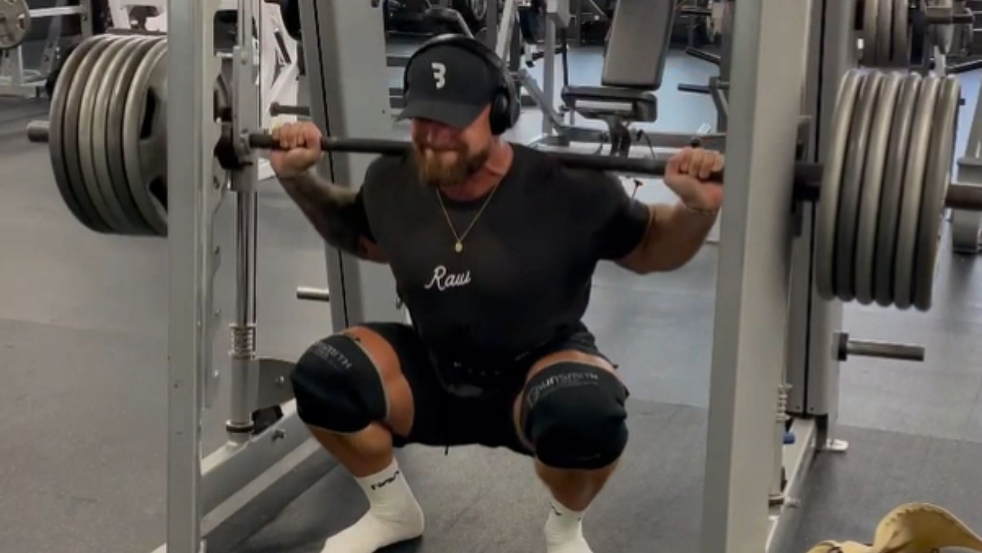 Smith machine (Via Chris Bumstead's Instagram: @cbum)